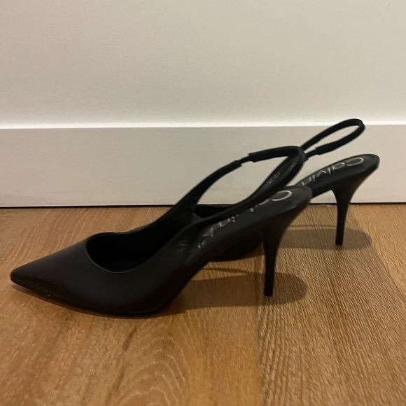 Gently worn Calvin Klein Cinola pump Retails for $109 size 9.5 party perfect - Picture 5 of 11